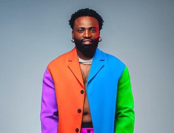 Preto Show –  História de Amor  (feat. Chelsea Dinorath)