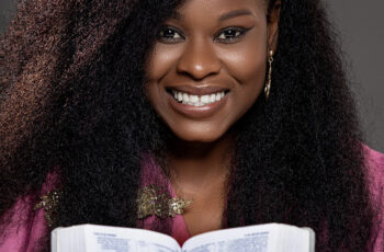 Jussara Muhongo – É Tudo Sobre Ele (GOSPEL) 2025